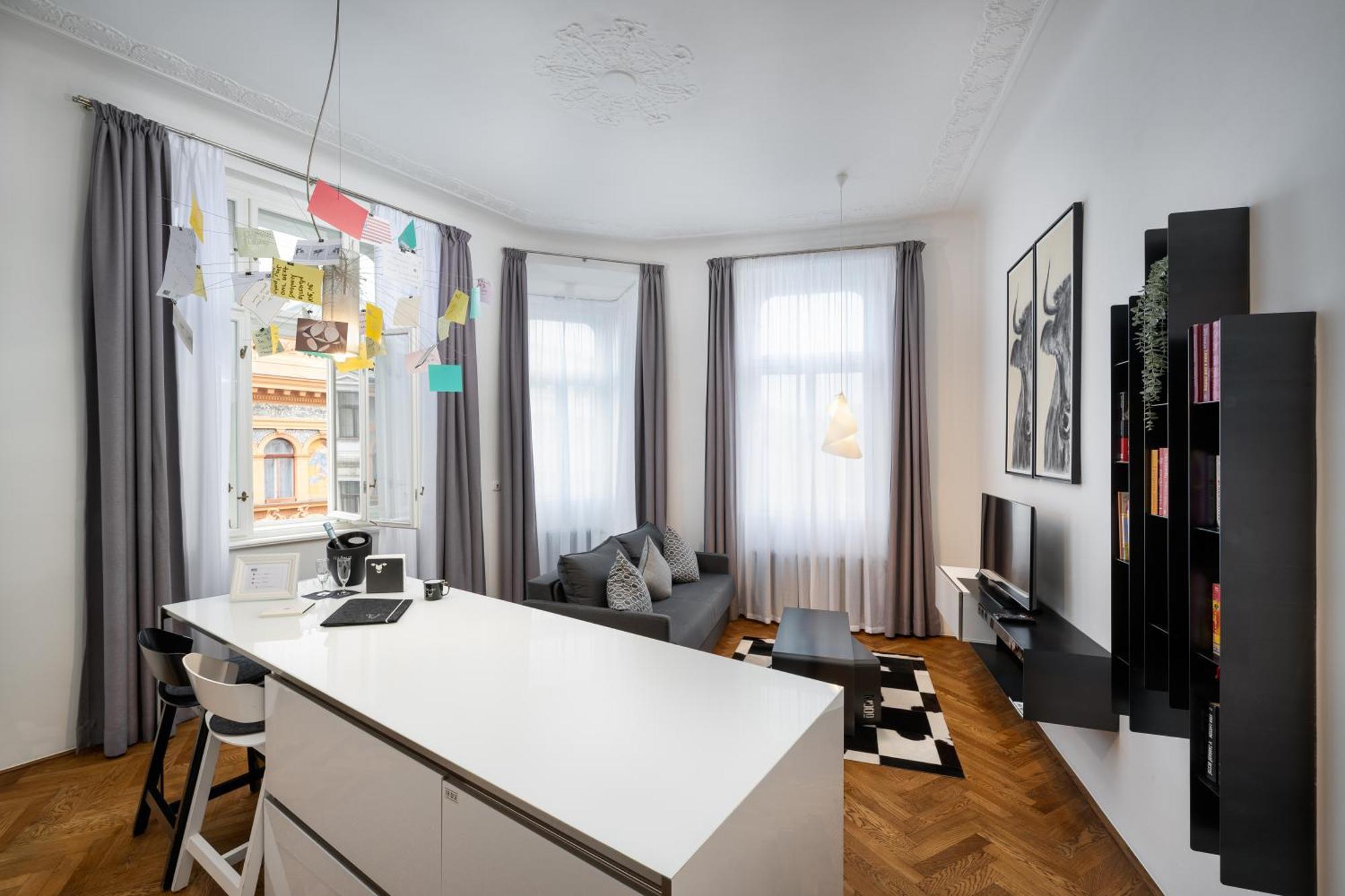 Mooo Downtown Aparthotel Praha Bagian luar foto