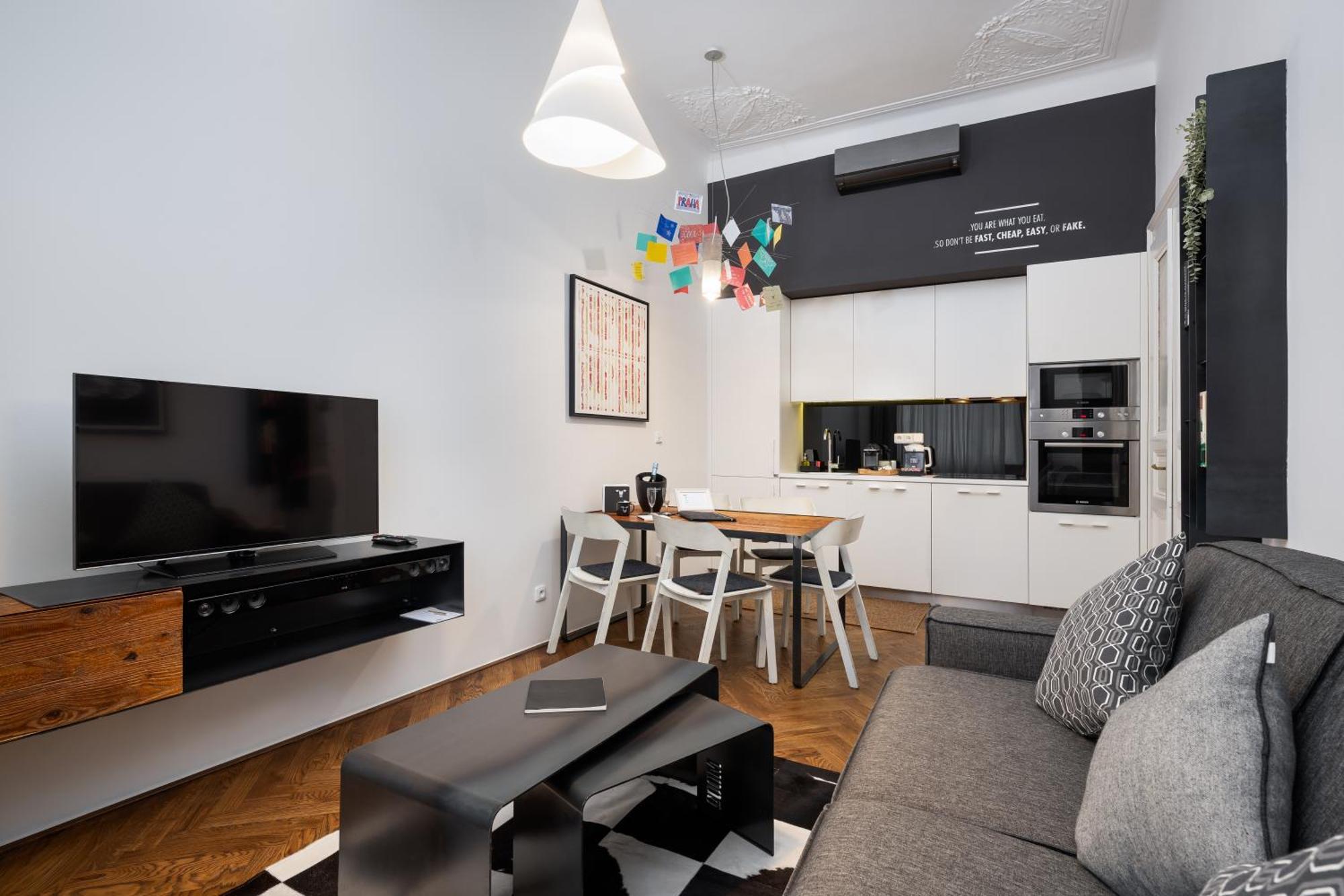 Mooo Downtown Aparthotel Praha Bagian luar foto