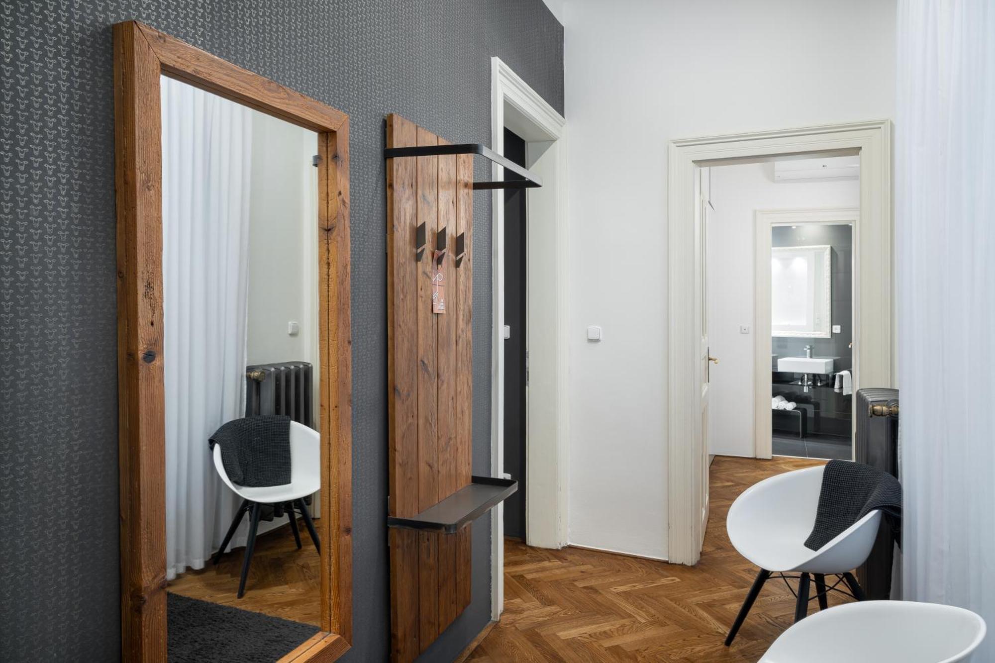 Mooo Downtown Aparthotel Praha Bagian luar foto