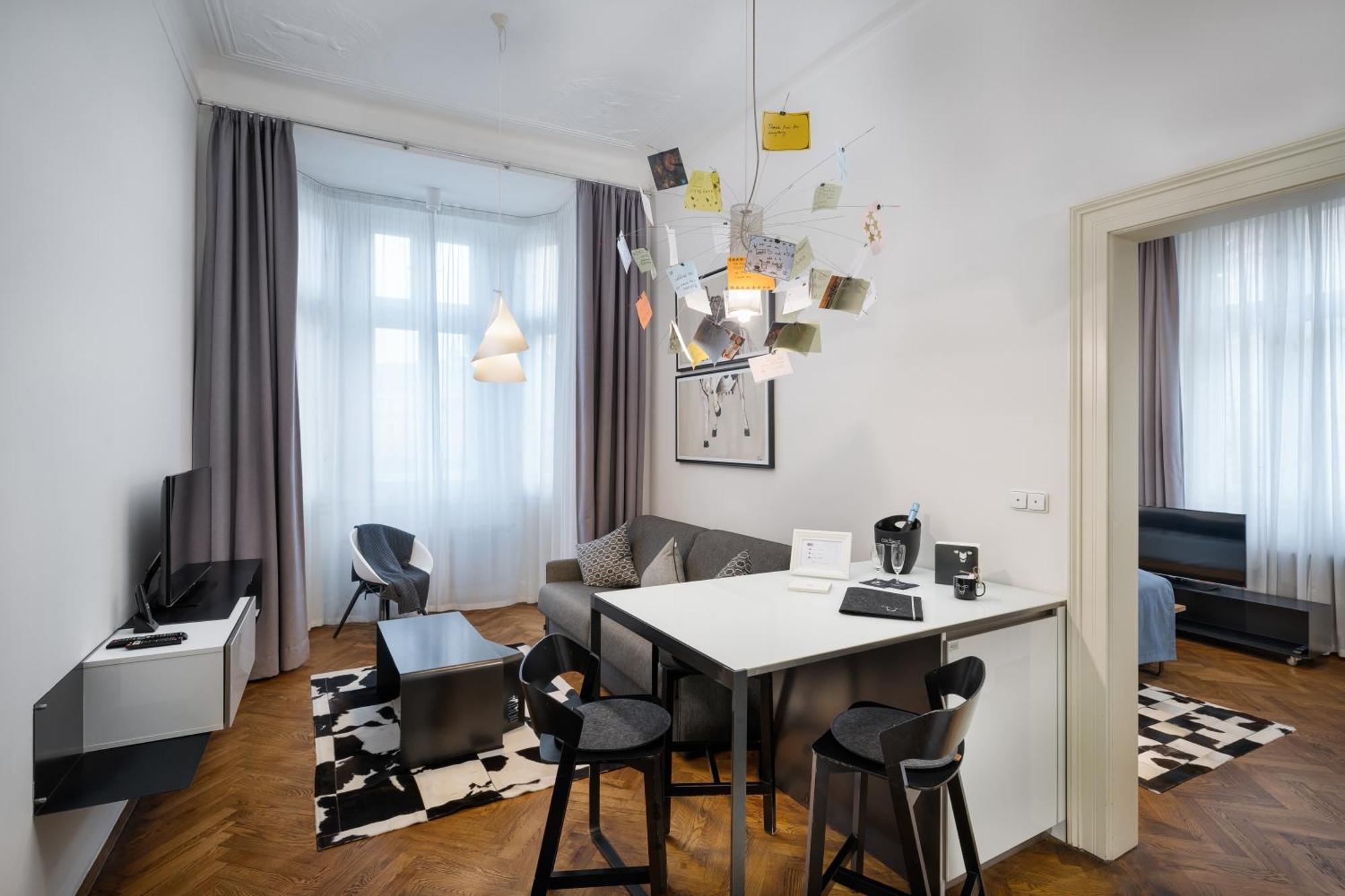 Mooo Downtown Aparthotel Praha Bagian luar foto