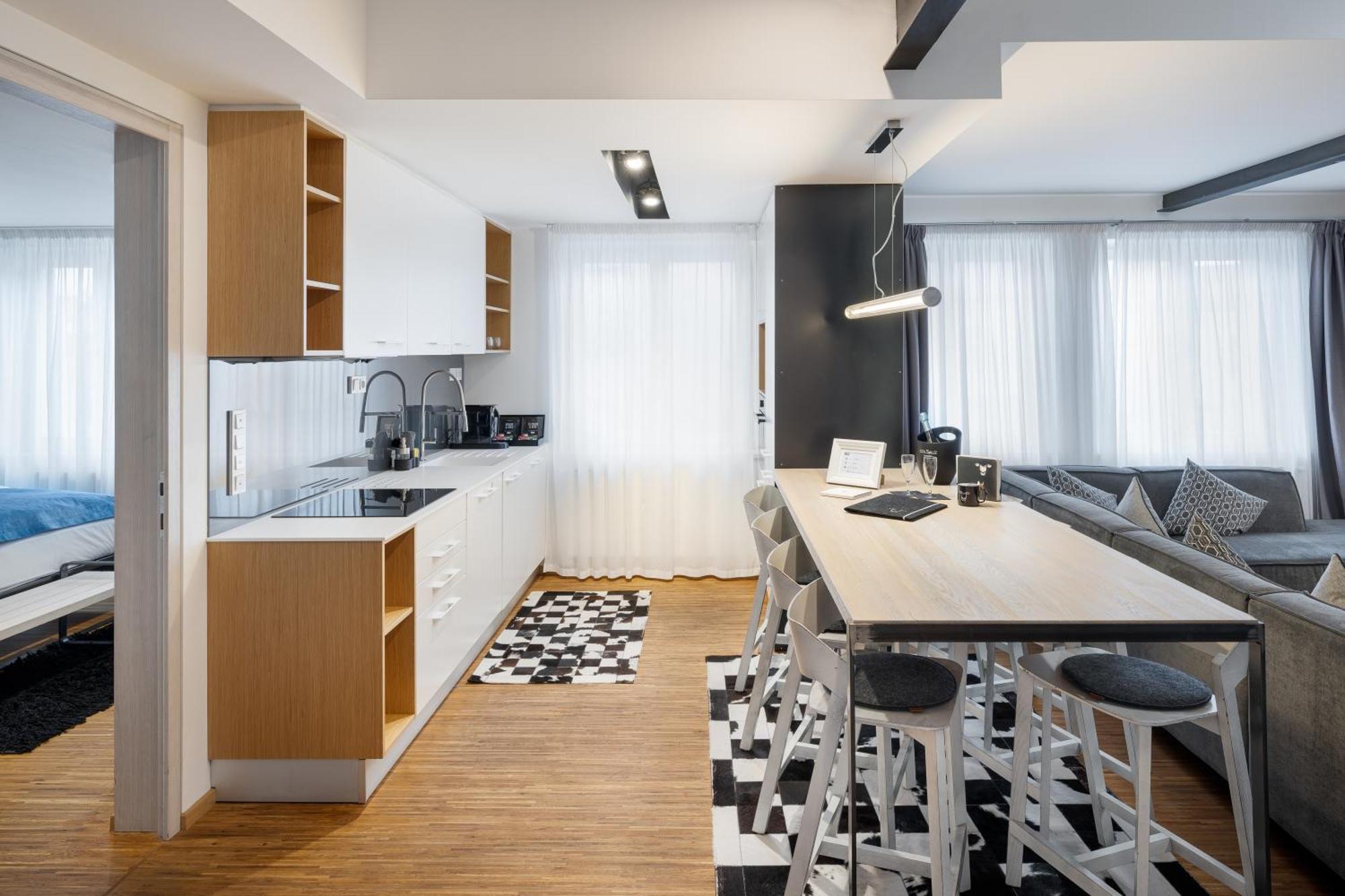 Mooo Downtown Aparthotel Praha Bagian luar foto