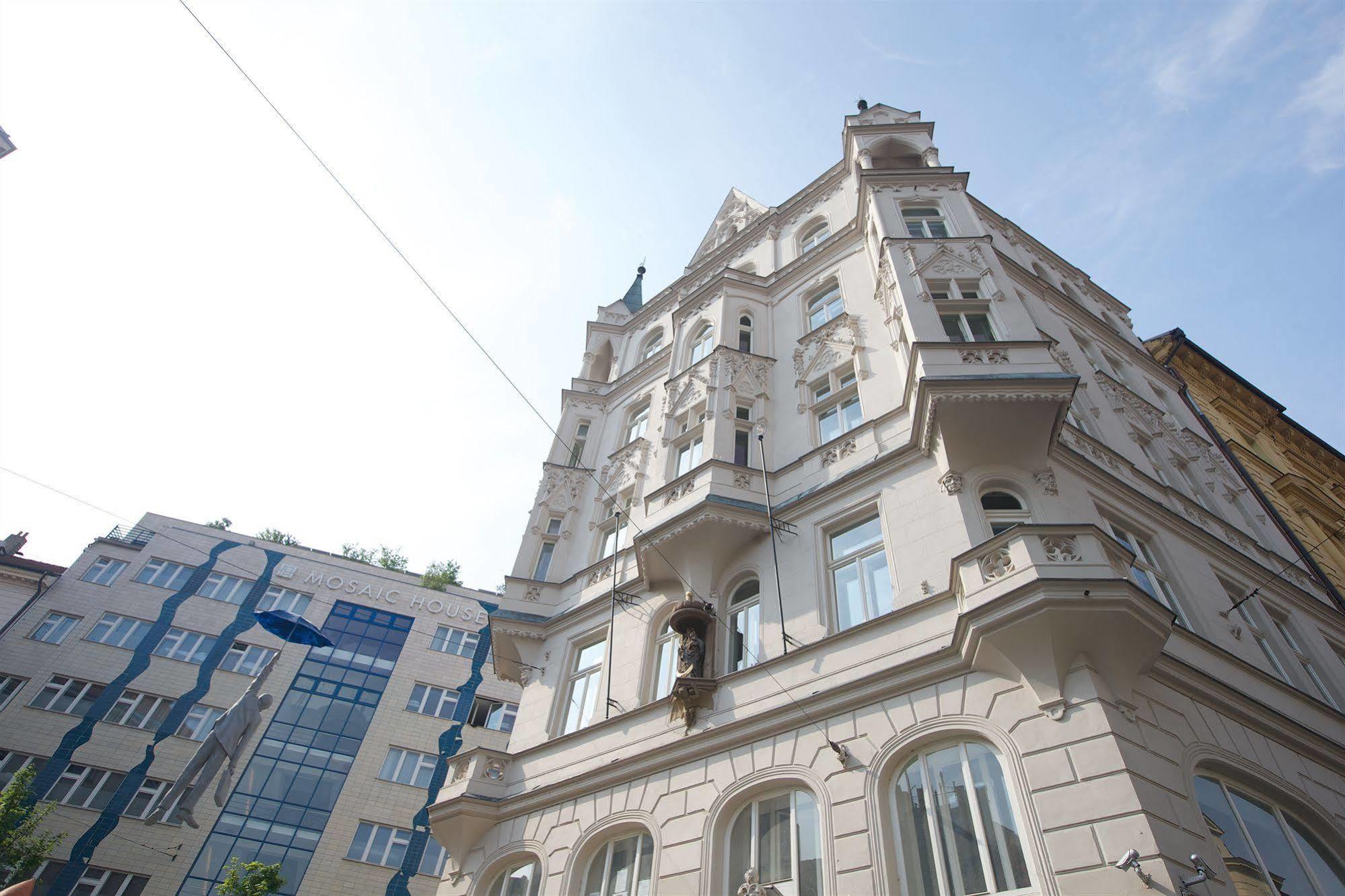 Mooo Downtown Aparthotel Praha Bagian luar foto