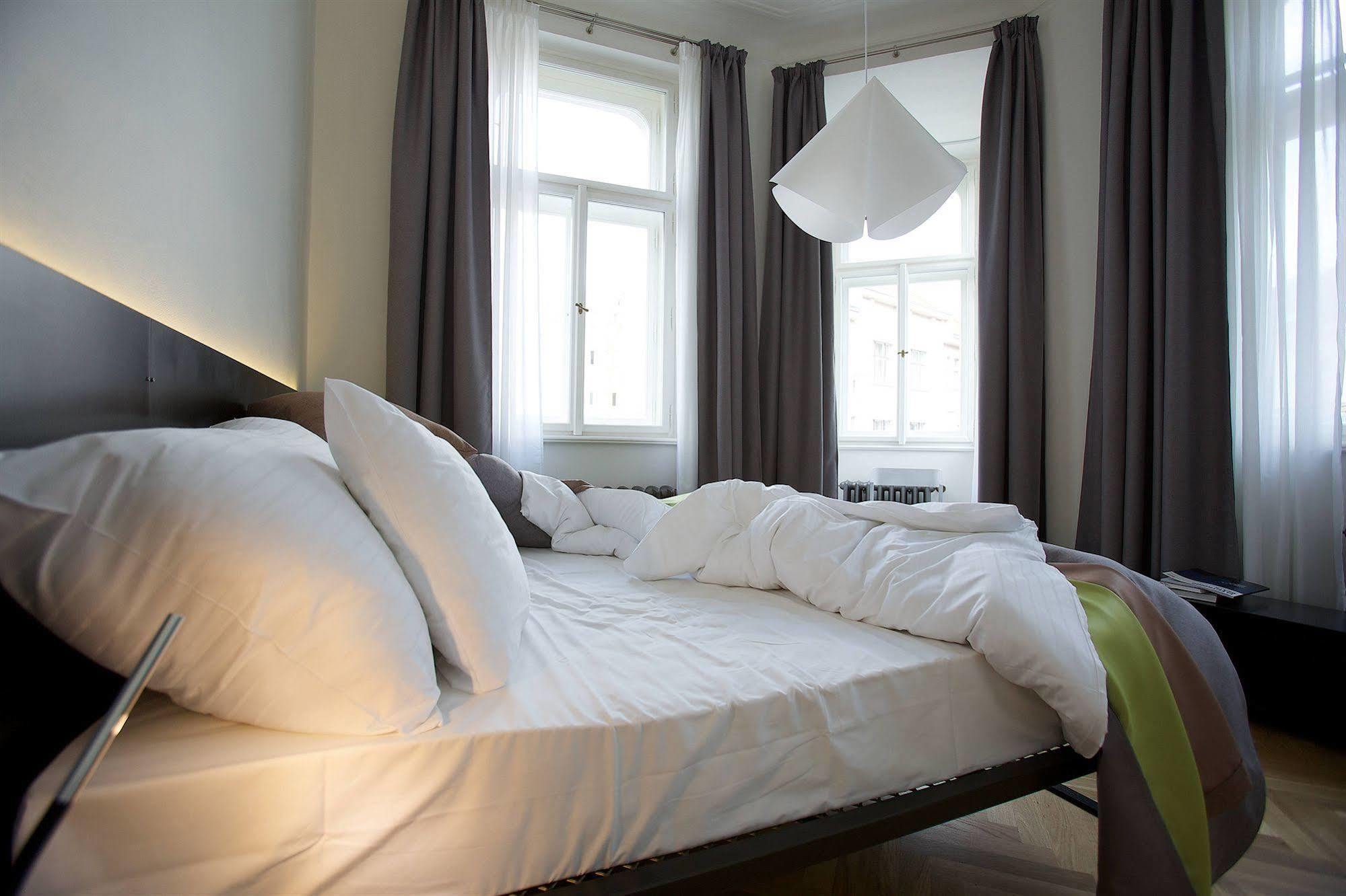 Mooo Downtown Aparthotel Praha Bagian luar foto